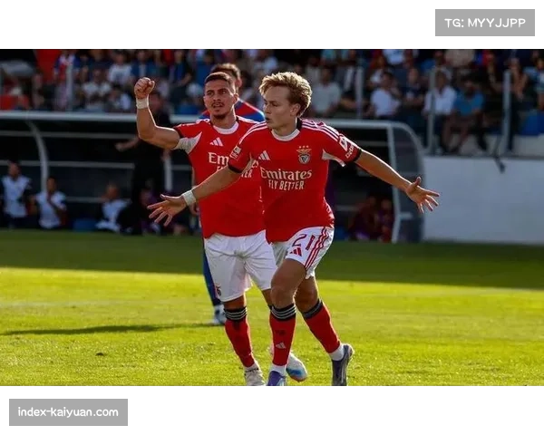 19岁新星斯密特荷甲贡献2球4助攻 引多家欧洲豪门关注 19岁新星斯密特荷甲贡献2球4助攻 引多家欧洲豪门关注